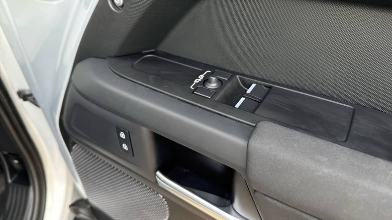 Land Rover Defender 90 Diesel 3.0 D200 Hard Top Auto